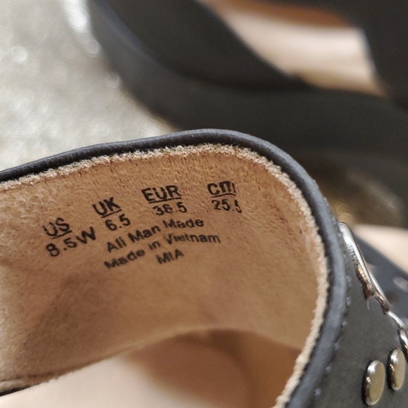 SOLD!!! SOUL by NATURALIZER Sandals - Size 8W - Picture 7 of 10